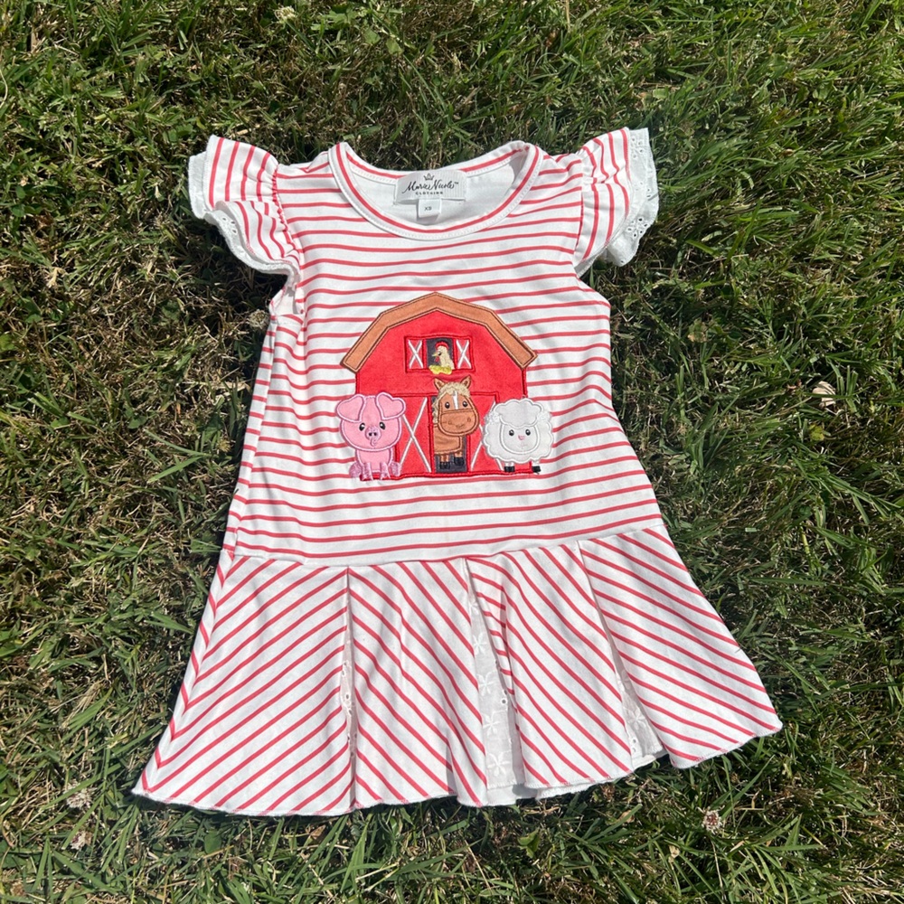 Farm appliqué dress EUC